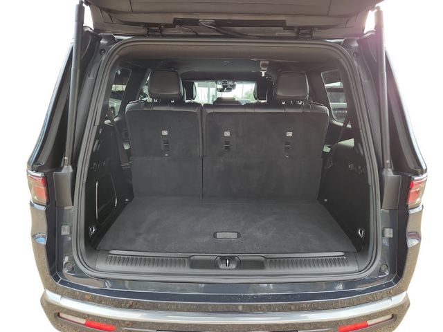 2022 Jeep Wagoneer Series I 4x4 with Convenience Group - 22935780 - 11