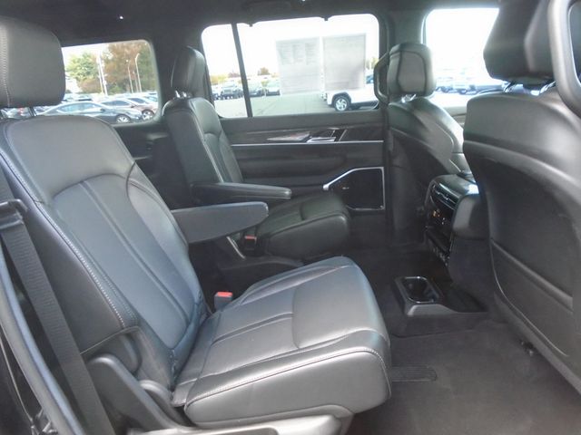 2022 Jeep Wagoneer Series III 4x4 - 22939933 - 35