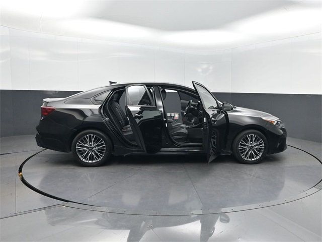 2022 Kia Forte GT-Line IVT - 22913802 - 34