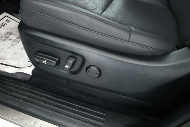 2022 Lexus GX GX 460 Premium 4WD with Plus Sport Design Pkg & Captain's Chairs - 22930937 - 9