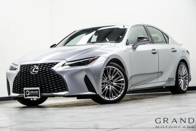 2022 Lexus IS 300's photo