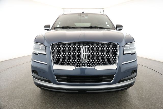 2022 Lincoln Navigator L Reserve 4x4 with Equipment 201A & Electronic Traction Assist - 22929968 - 1