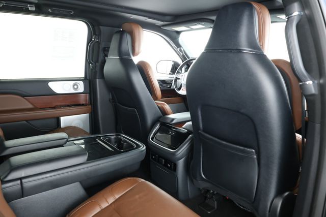 2022 Lincoln Navigator L Reserve 4x4 with Equipment 201A & Electronic Traction Assist - 22929968 - 22