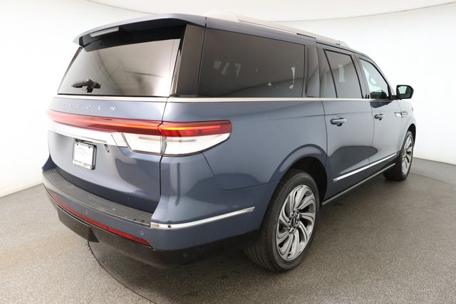 2022 Lincoln Navigator L Reserve 4x4 with Equipment 201A & Electronic Traction Assist - 22929968 - 3