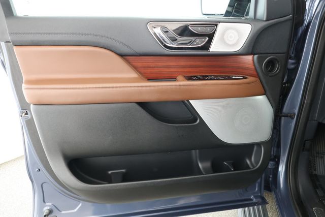 2022 Lincoln Navigator L Reserve 4x4 with Equipment 201A & Electronic Traction Assist - 22929968 - 8