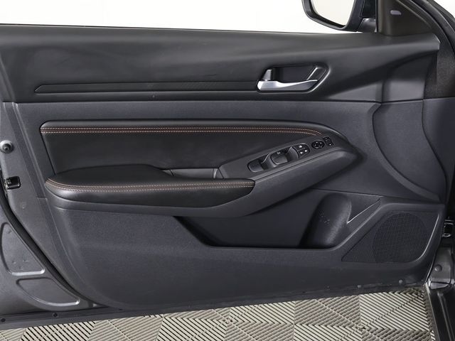 2022 Nissan Altima 2.5 SR AWD Sedan - 22897970 - 17