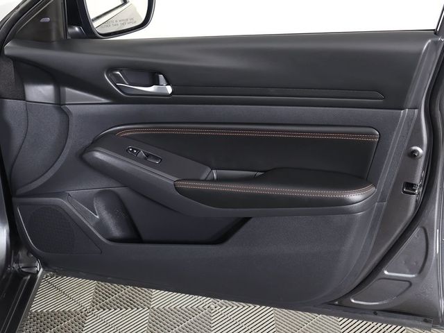 2022 Nissan Altima 2.5 SR AWD Sedan - 22897970 - 18