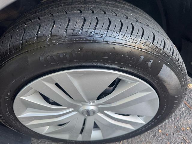 2022 Nissan Leaf S Hatchback - 22923782 - 23