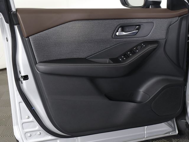 2022 Nissan Rogue AWD SV - 22938915 - 19