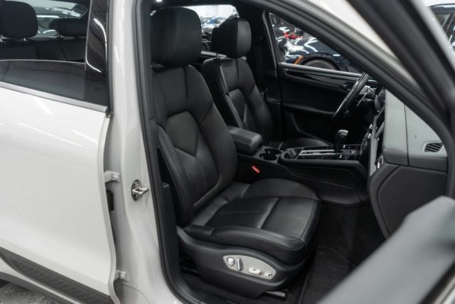 2022 Porsche Macan AWD - 22937479 - 11