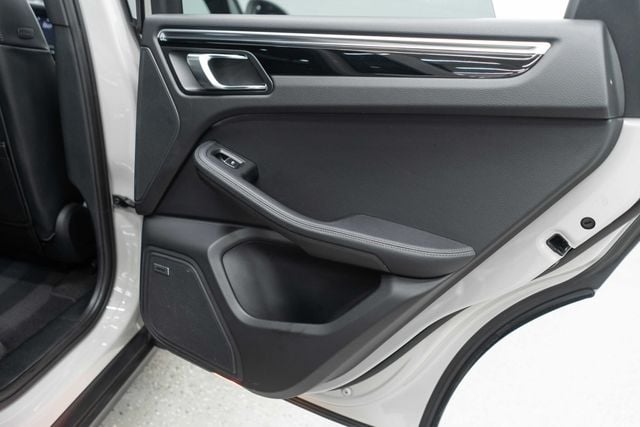 2022 Porsche Macan AWD - 22937479 - 27