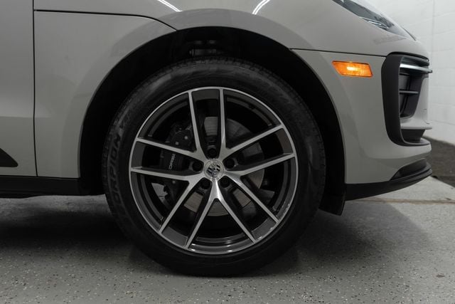 2022 Porsche Macan AWD - 22937479 - 35