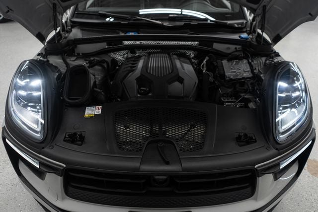 2022 Porsche Macan AWD - 22937479 - 36