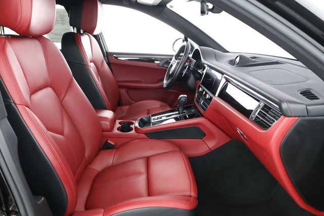 2022 Porsche Macan AWD with Premium Package Plus & 20'' Dark Titanium Wheels - 22926741 - 24