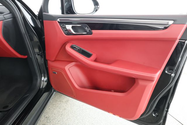 2022 Porsche Macan AWD with Premium Package Plus & 20'' Dark Titanium Wheels - 22926741 - 26