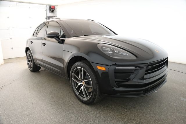 2022 Porsche Macan AWD with Premium Package Plus & 20'' Dark Titanium Wheels - 22926741 - 2