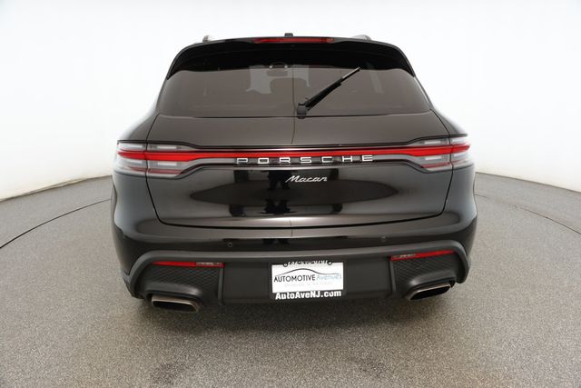 2022 Porsche Macan AWD with Premium Package Plus & 20'' Dark Titanium Wheels - 22926741 - 4
