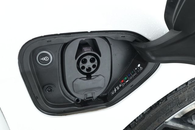 2022 Porsche Taycan 4S AWD w/ Premium Pkg, PBP, 21'' Brakes & Surface Coated Brakes - 22918003 - 25