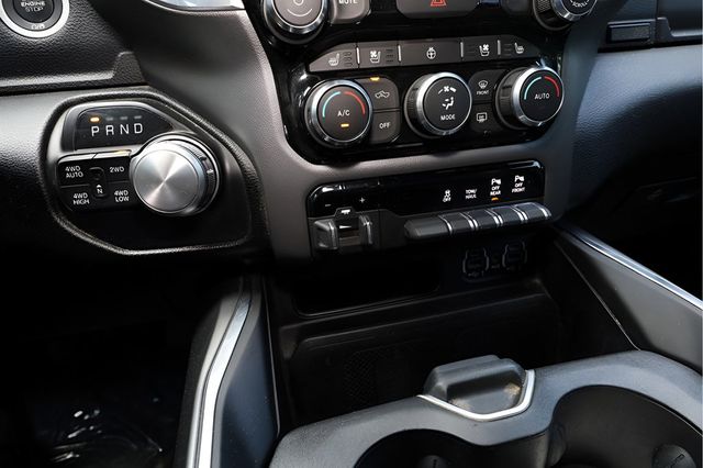 2022 Ram 1500 Laramie 4x4 Crew Cab 5'7" Box - 22909168 - 31