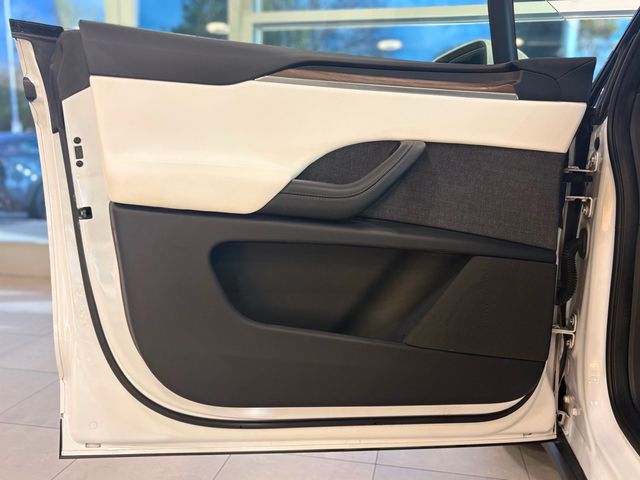 2022 Tesla Model X AWD - 22930057 - 18