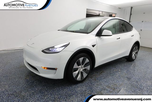 2022 Tesla Model Y Long Range AWD with B&W Premium Interior and Acceleration Boost - 22939231 - 0