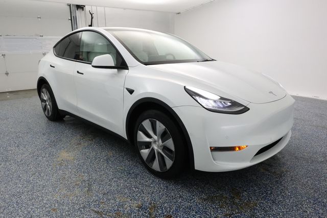 2022 Tesla Model Y Long Range AWD with B&W Premium Interior and Acceleration Boost - 22939231 - 1