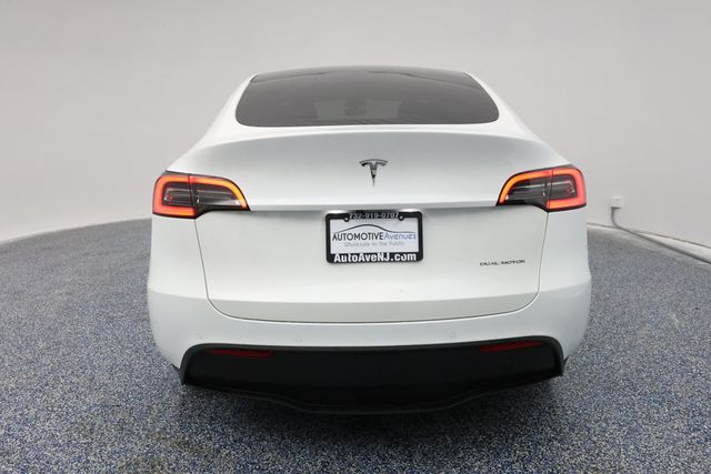 2022 Tesla Model Y Long Range AWD with B&W Premium Interior and Acceleration Boost - 22939231 - 3