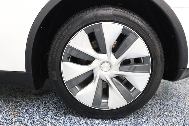 2022 Tesla Model Y Long Range AWD with B&W Premium Interior and Acceleration Boost - 22939231 - 5