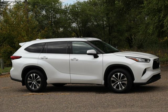 2022 Toyota Highlander ONE OWNER AWD XLE MOONROOF - 22928288 - 0