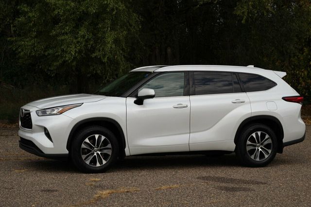2022 Toyota Highlander ONE OWNER AWD XLE MOONROOF - 22928288 - 16