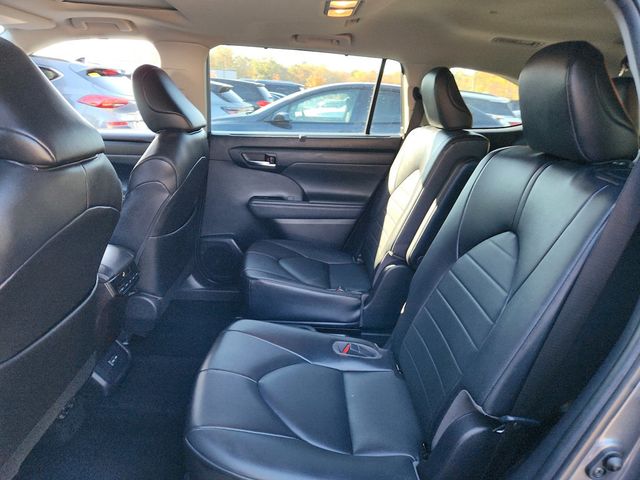 2022 Toyota Highlander XLE - 22935165 - 19