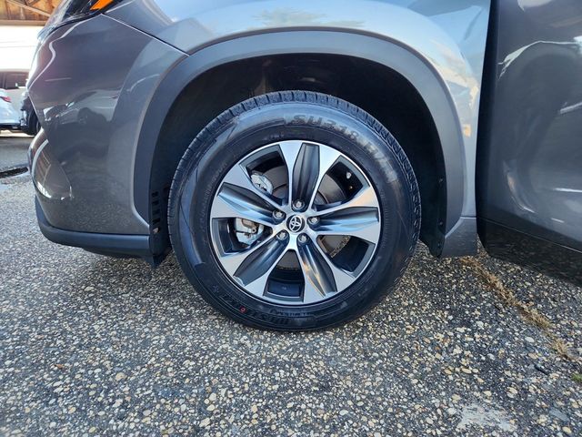 2022 Toyota Highlander XLE - 22935165 - 26