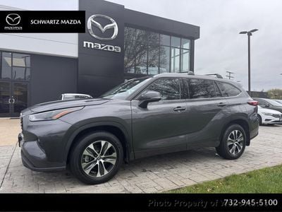 2022 Toyota Highlander XLE's photo