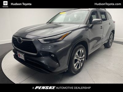 2022 Toyota Highlander - 5TDGZRBH4NS233685