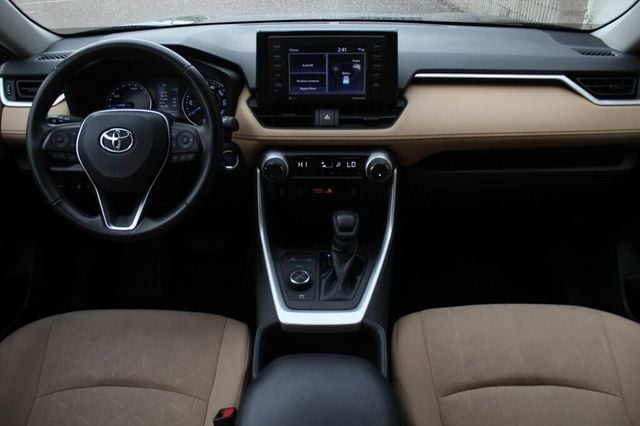 2022 Toyota RAV4 ONE OWNER AWD HYBRID XLE W/ HEATED SEATS, MOONROOF - 22934313 - 11