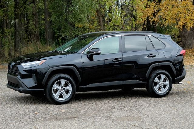 2022 Toyota RAV4 ONE OWNER AWD HYBRID XLE W/ HEATED SEATS, MOONROOF - 22934313 - 16