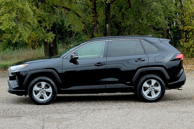 2022 Toyota RAV4 ONE OWNER AWD HYBRID XLE W/ HEATED SEATS, MOONROOF - 22934313 - 17