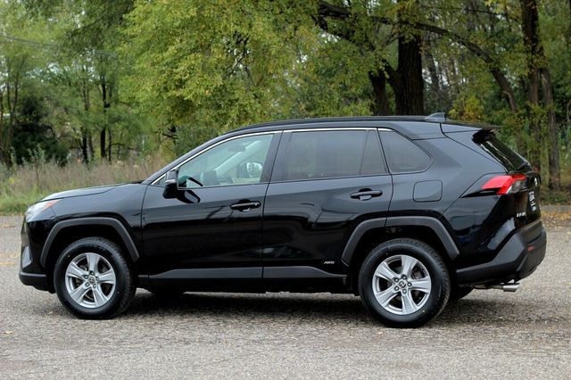 2022 Toyota RAV4 ONE OWNER AWD HYBRID XLE W/ HEATED SEATS, MOONROOF - 22934313 - 18