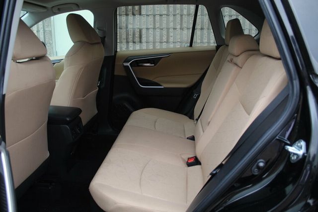 2022 Toyota RAV4 ONE OWNER AWD HYBRID XLE W/ HEATED SEATS, MOONROOF - 22934313 - 26