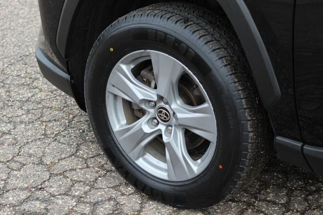 2022 Toyota RAV4 ONE OWNER AWD HYBRID XLE W/ HEATED SEATS, MOONROOF - 22934313 - 33