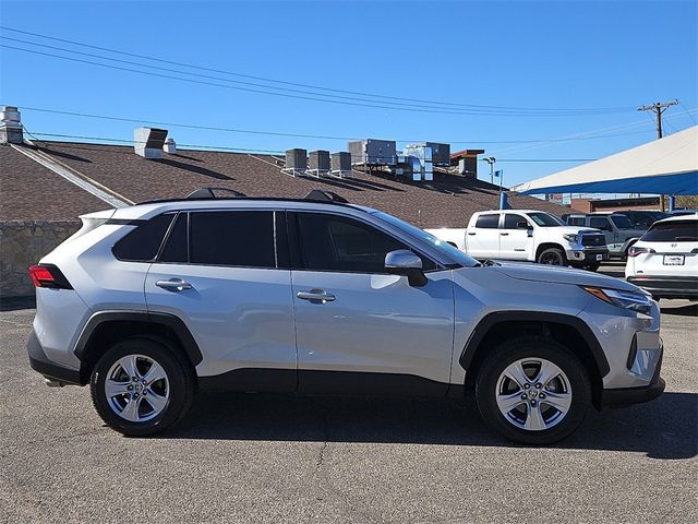 2022 Toyota RAV4 XLE FWD - 22938718 - 4