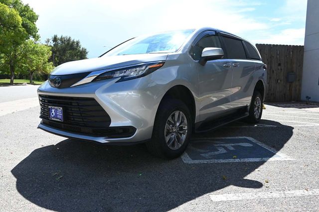 2022 Toyota Sienna LE FWD 8-Passenger - 22925026 - 9