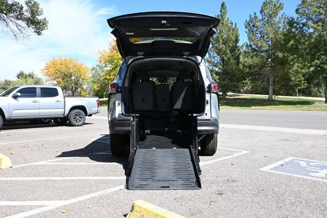 2022 Toyota Sienna LE FWD 8-Passenger - 22925026 - 17