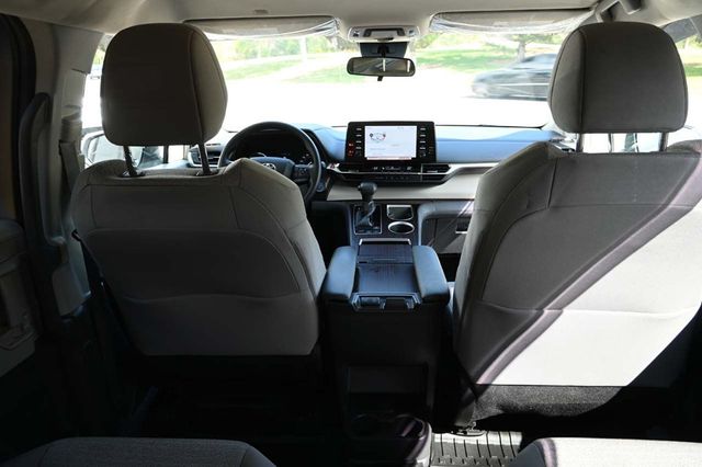 2022 Toyota Sienna LE FWD 8-Passenger - 22925026 - 19