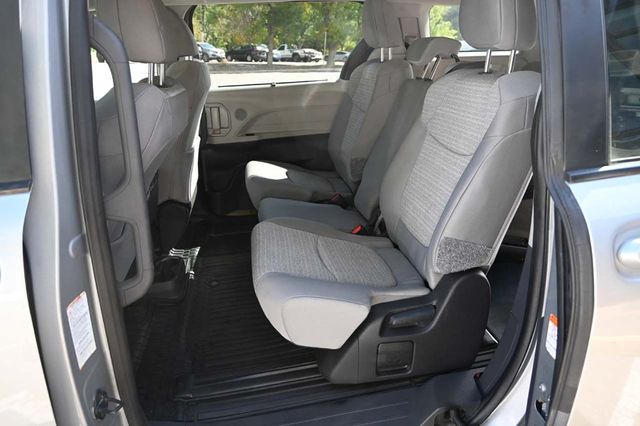 2022 Toyota Sienna LE FWD 8-Passenger - 22925026 - 23