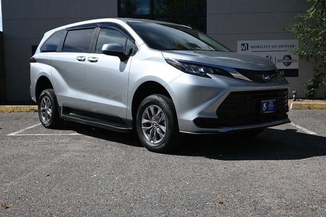 2022 Toyota Sienna LE FWD 8-Passenger - 22925026 - 2