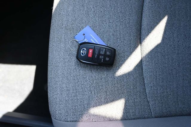 2022 Toyota Sienna LE FWD 8-Passenger - 22925026 - 33