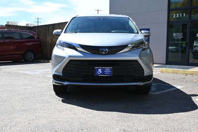 2022 Toyota Sienna LE FWD 8-Passenger - 22925026 - 3