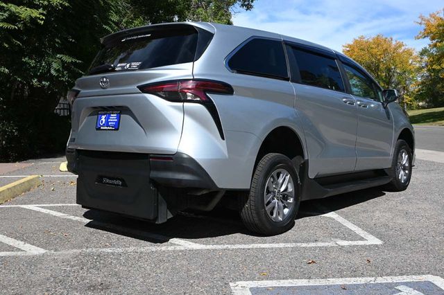 2022 Toyota Sienna LE FWD 8-Passenger - 22925026 - 5