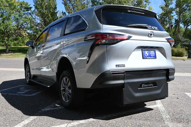 2022 Toyota Sienna LE FWD 8-Passenger - 22925026 - 7